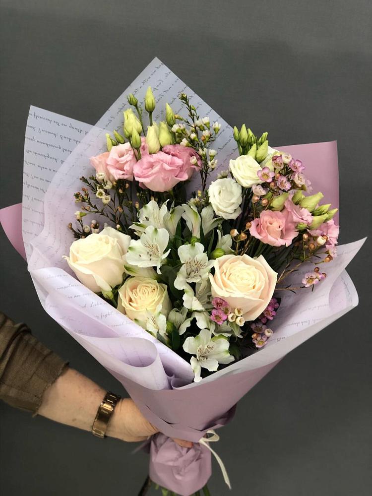 Букет цветов из: Альстромерии, Розы и Лизиантусы в Бородино