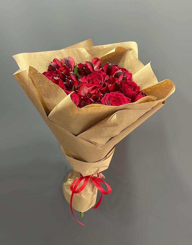 Букет цветов из: Альстромерии и Розы в Бородино