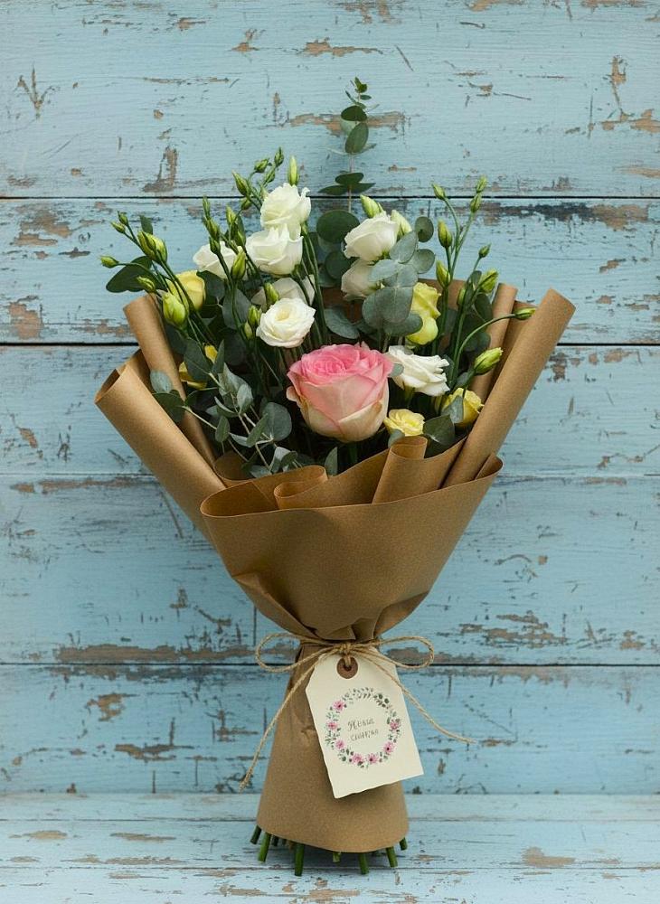 Букет цветов из: Розы и Лизиантусы в Бородино