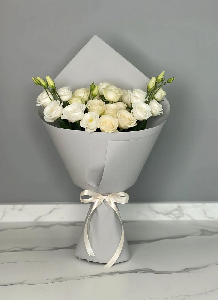 Букет цветов из: Розы и Лизиантусы в Бородино