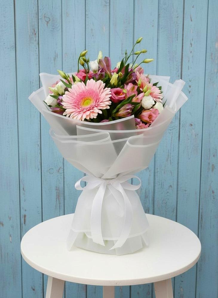 Букет цветов из: Герберы, Альстромерии и Лизиантусы в Бородино