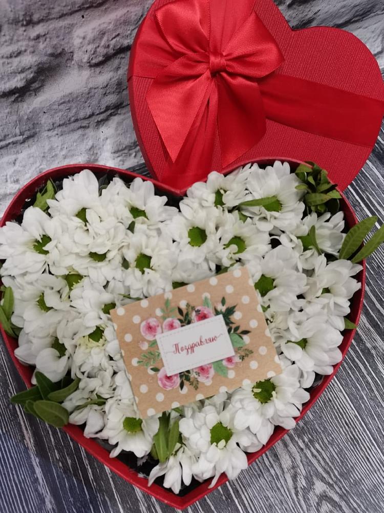 Цветочная композиция из Хризантемы в виде сердца в Бородино