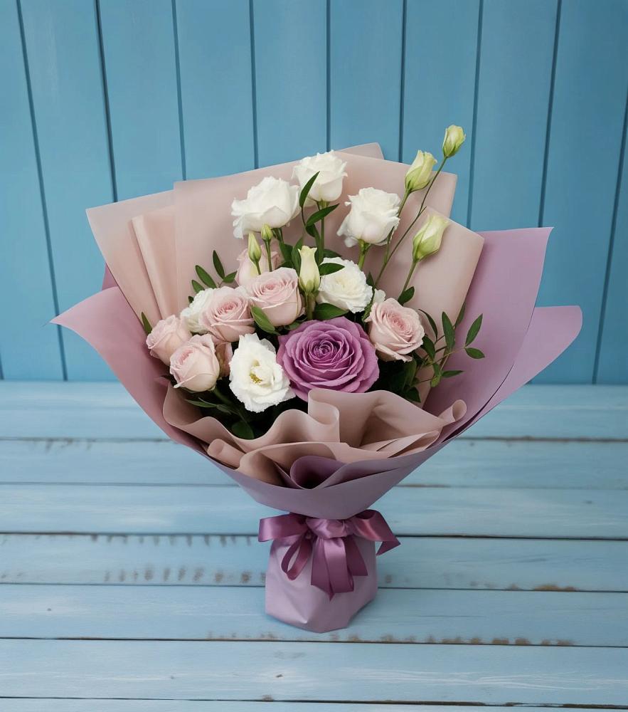 Букет цветов из: Розы и Лизиантусы в Бородино